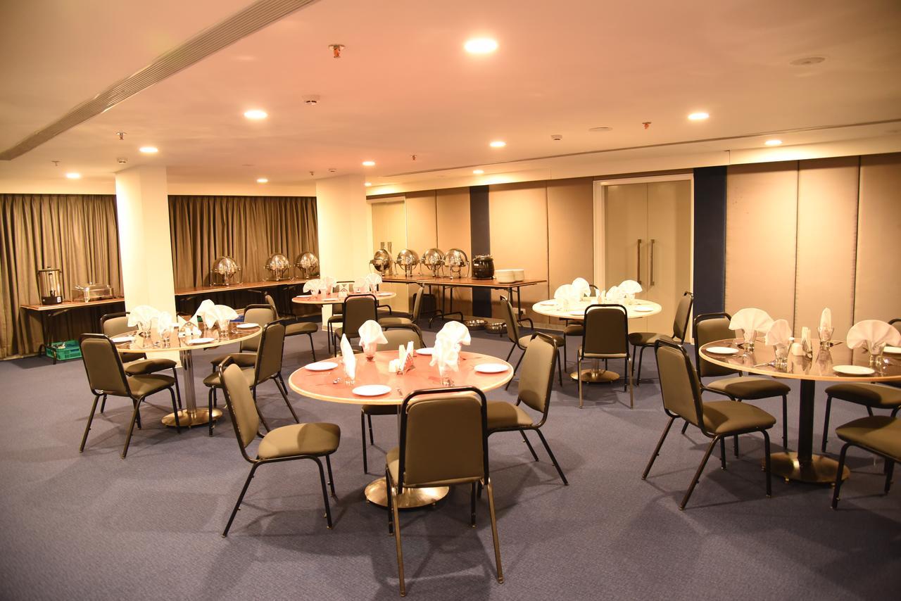 The Port Hotel Visakhapatnam Bagian luar foto