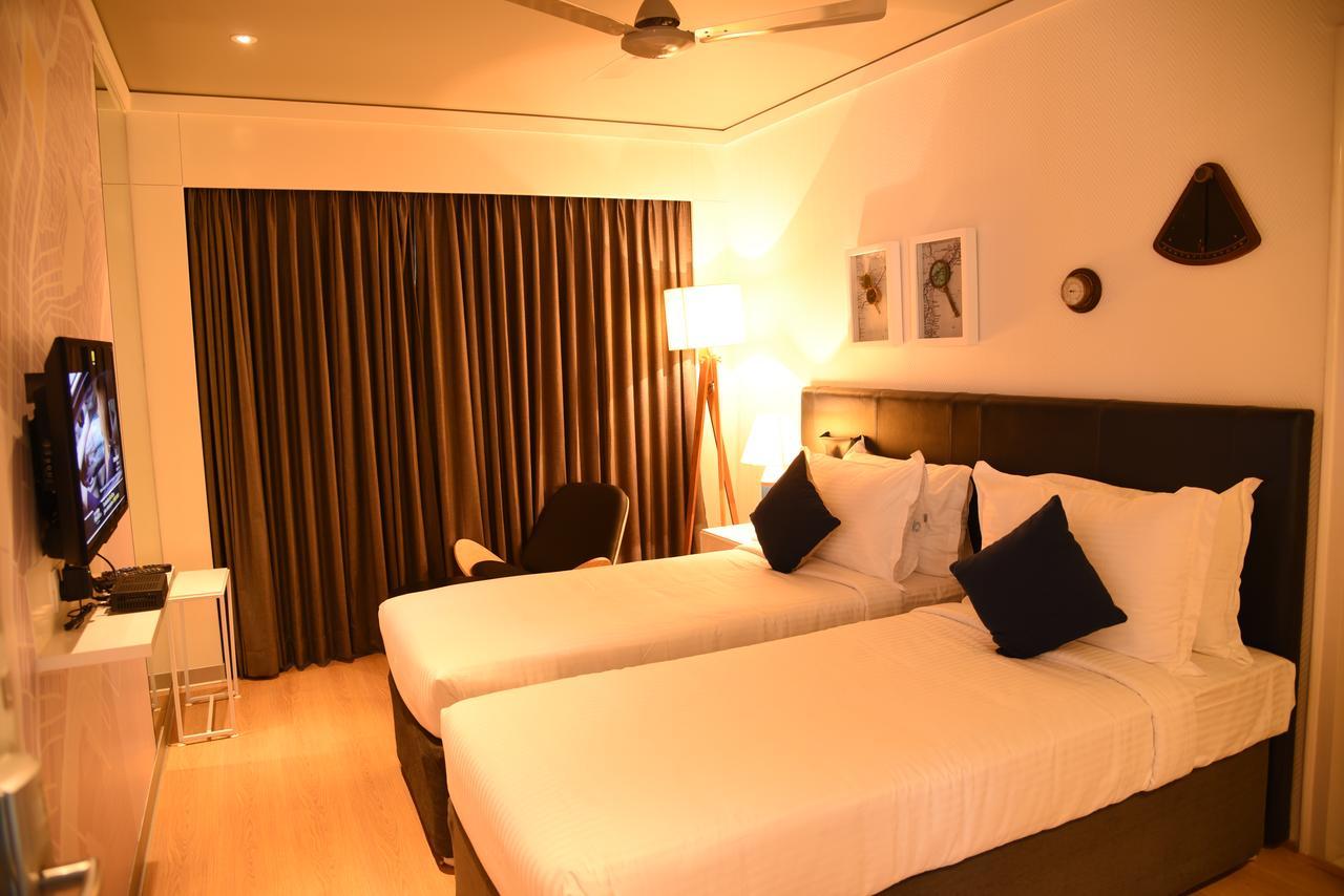 The Port Hotel Visakhapatnam Bagian luar foto