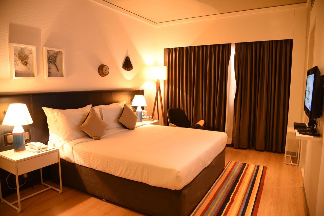 The Port Hotel Visakhapatnam Bagian luar foto